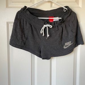 Nike Shorts Size L